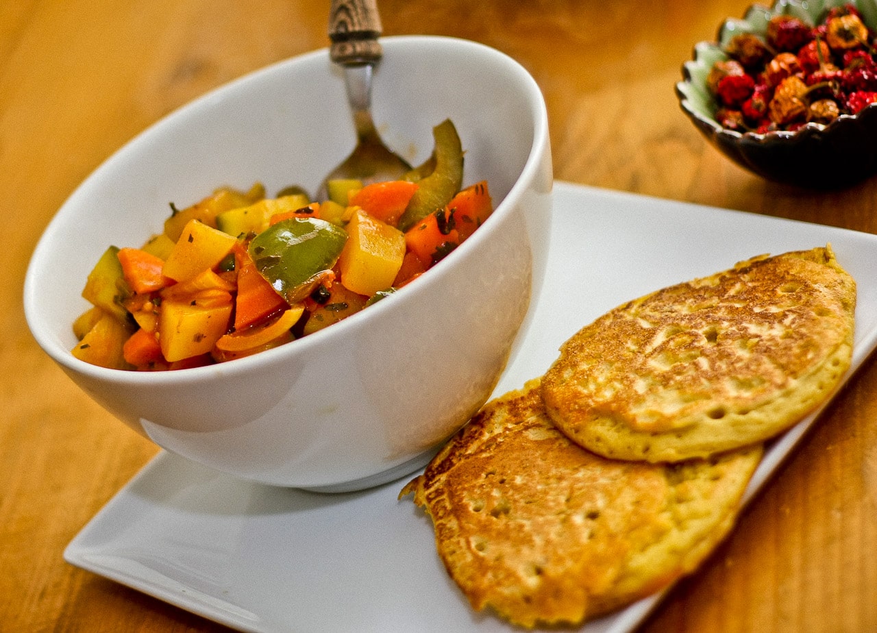 Veggie-Curry mit Kichererbsenküchlein