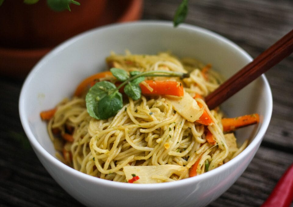 Scharfe Mie-Nudeln &amp;quot;Thai-Style&amp;quot; · Eat this! Foodblog • Vegane Rezepte ...