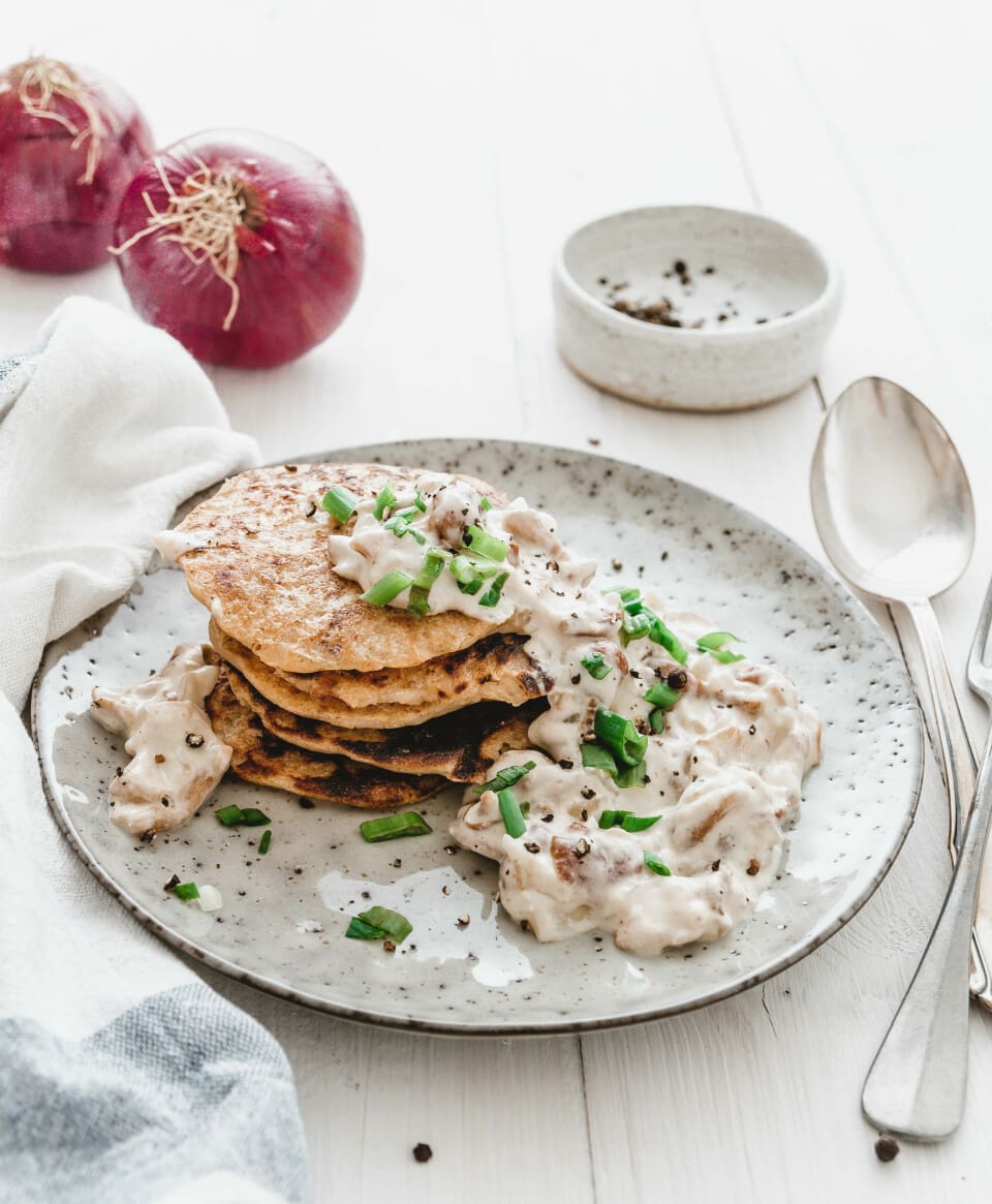 Sauerkraut-Pancakes mit Pilzrahmsauce