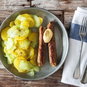 Vegane Bratwürste mit Kartoffelsalat