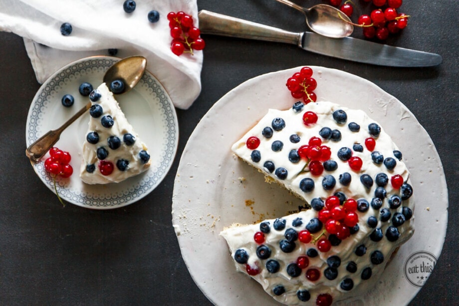 Schwedischer Beerenkuchen mit Mohn · Eat this! Foodblog für gesunde ...