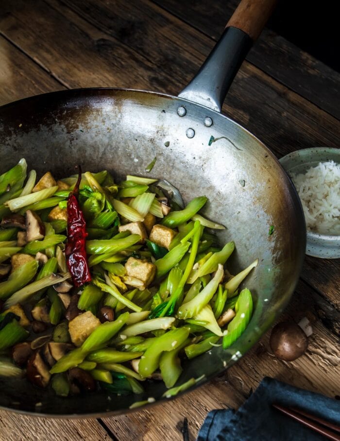 Veganer Szechuan-Sellerie-Wok