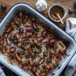 Gerösteter Roter Rosenkohl mit Zitrone und Knoblauch