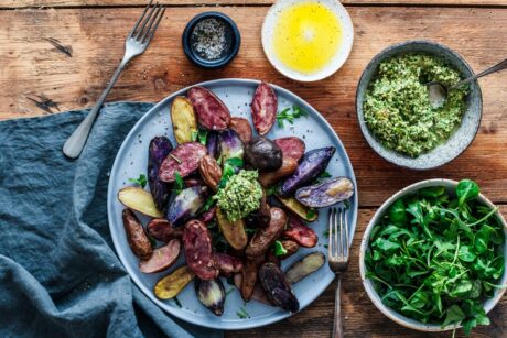 Bunte Kartoffeln mit Mandel-Petersilien-Pesto