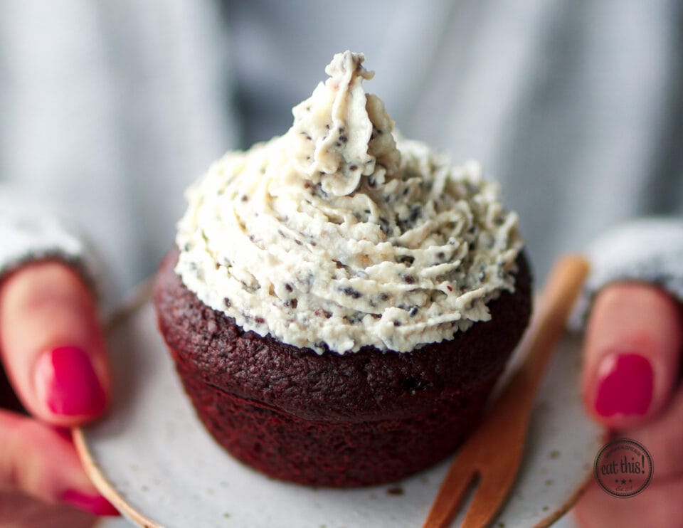 Rote Bete-Schoko-Cupcakes mit Cashew-Chia-Frosting · Eat this! Foodblog ...