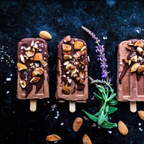 Vegane Double-Nut Schoko-Popsicles