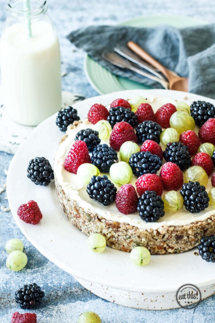 Vegane Quark-Beerentorte ohne Backen (mitW)-6