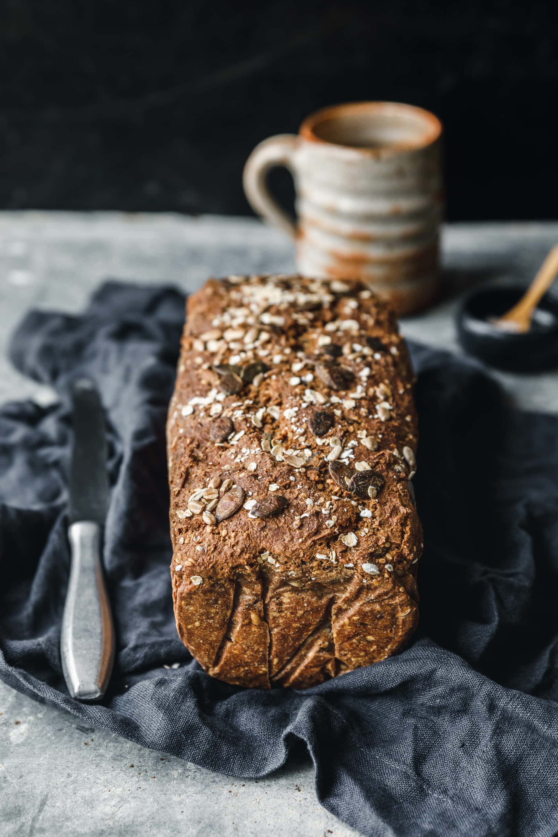 Schnelles veganes Vollkornbrot mit Kürbiskernmehl · Eat this!