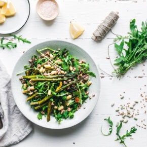 Warmer Buchweizensalat mit grünem Spargel & Rucola