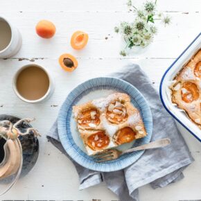 Schneller Aprikosenkuchen mit Olivenöl & Mandeln