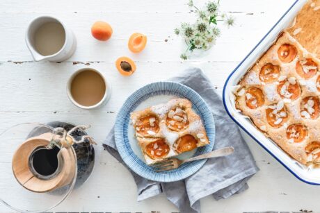 Schneller Aprikosenkuchen mit Olivenöl & Mandeln