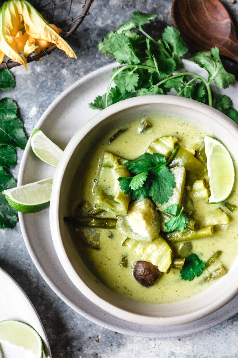 Grünes Thai-Curry mit Zucchini & Auberginen