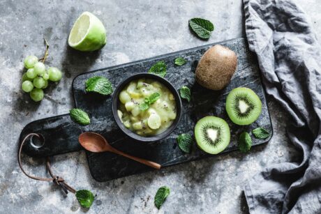 Grüne Grütze mit Kiwi