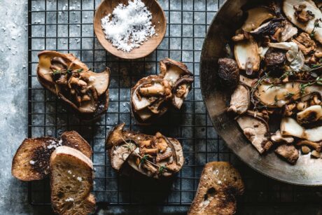 Herbstliche Crostini mit Pilzen