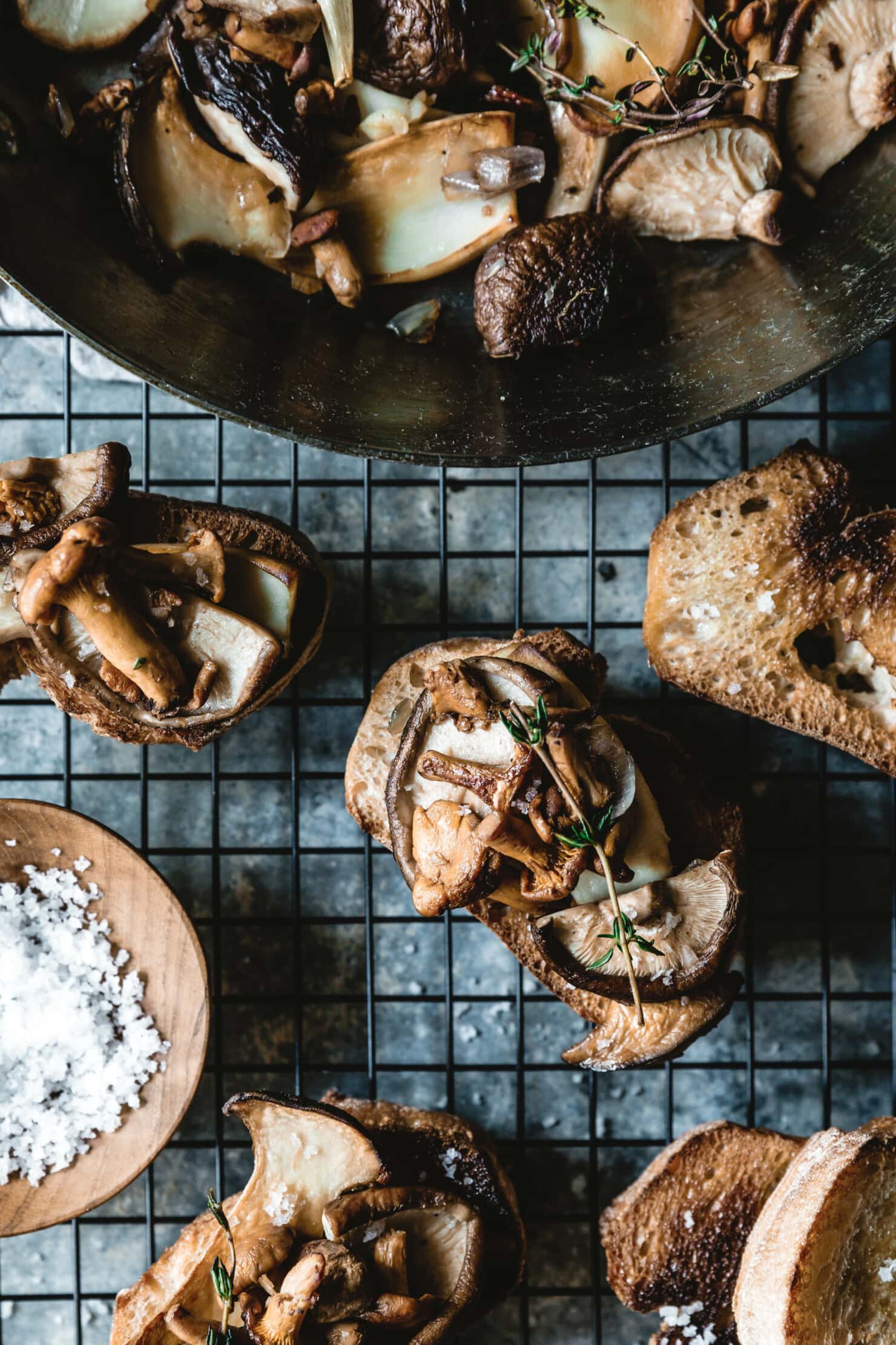 Herbstliche Crostini mit Pilzen & Thymian · Eat this! Herbstliche Crostini mit Pilzen & Thymian · Eat this!