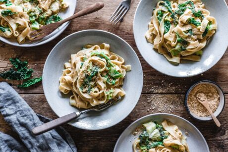 Tagliatelle mit Wirsing & Hummussauce