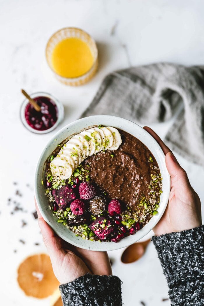 Schoko-Frühstückspudding mit Brownie-Bites