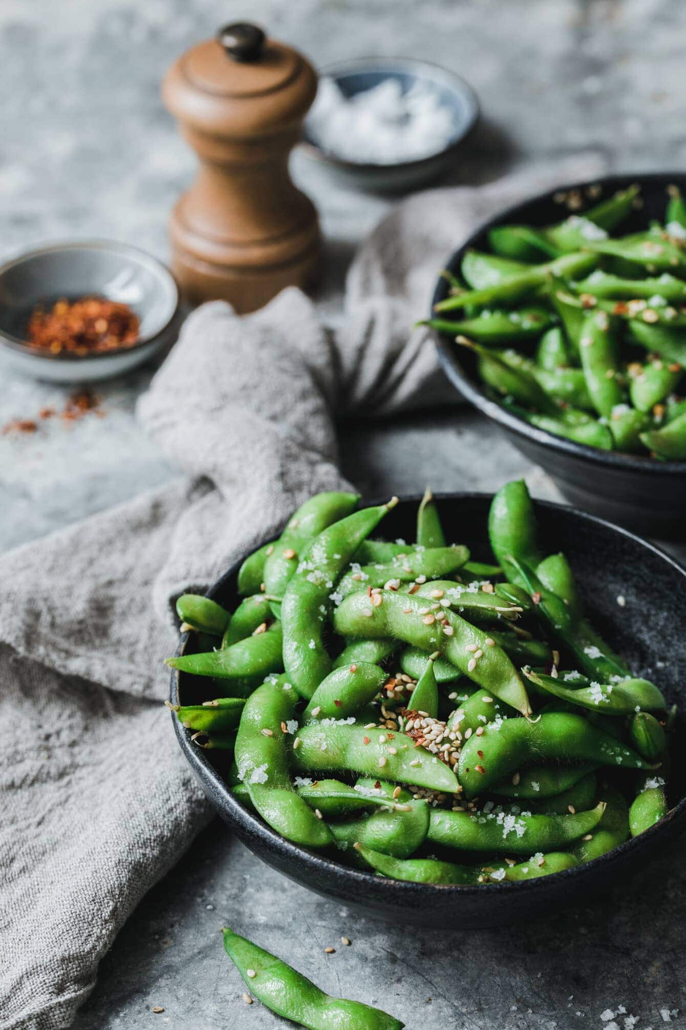 Edamame mit Sesam & Chili · Eat this! Foodblog für gesunde vegane Rezepte