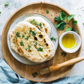 Veganes Naan Brot aus der Pfanne