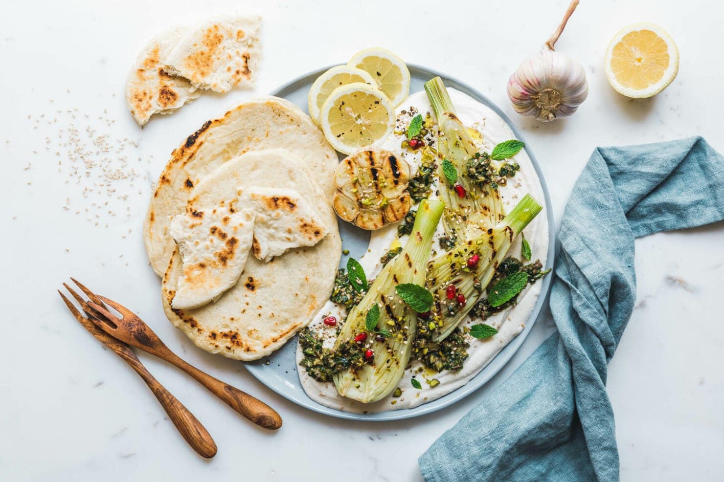 Gegrillter Fenchel mit Labneh und Oliven-Kräuter-Pesto · Eat this!