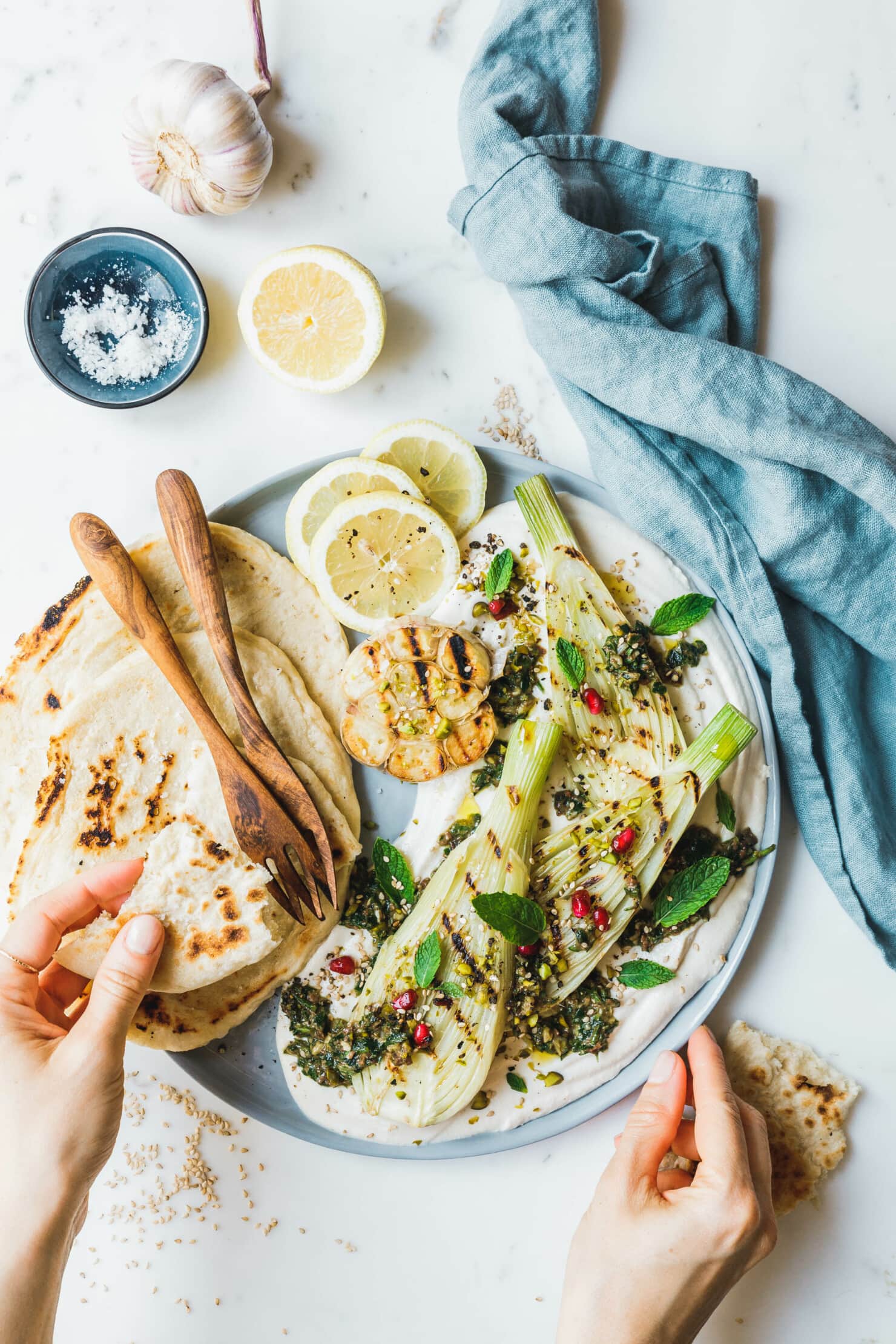 Gegrillter Fenchel mit Labneh und Oliven-Kräuter-Pesto · Eat this!