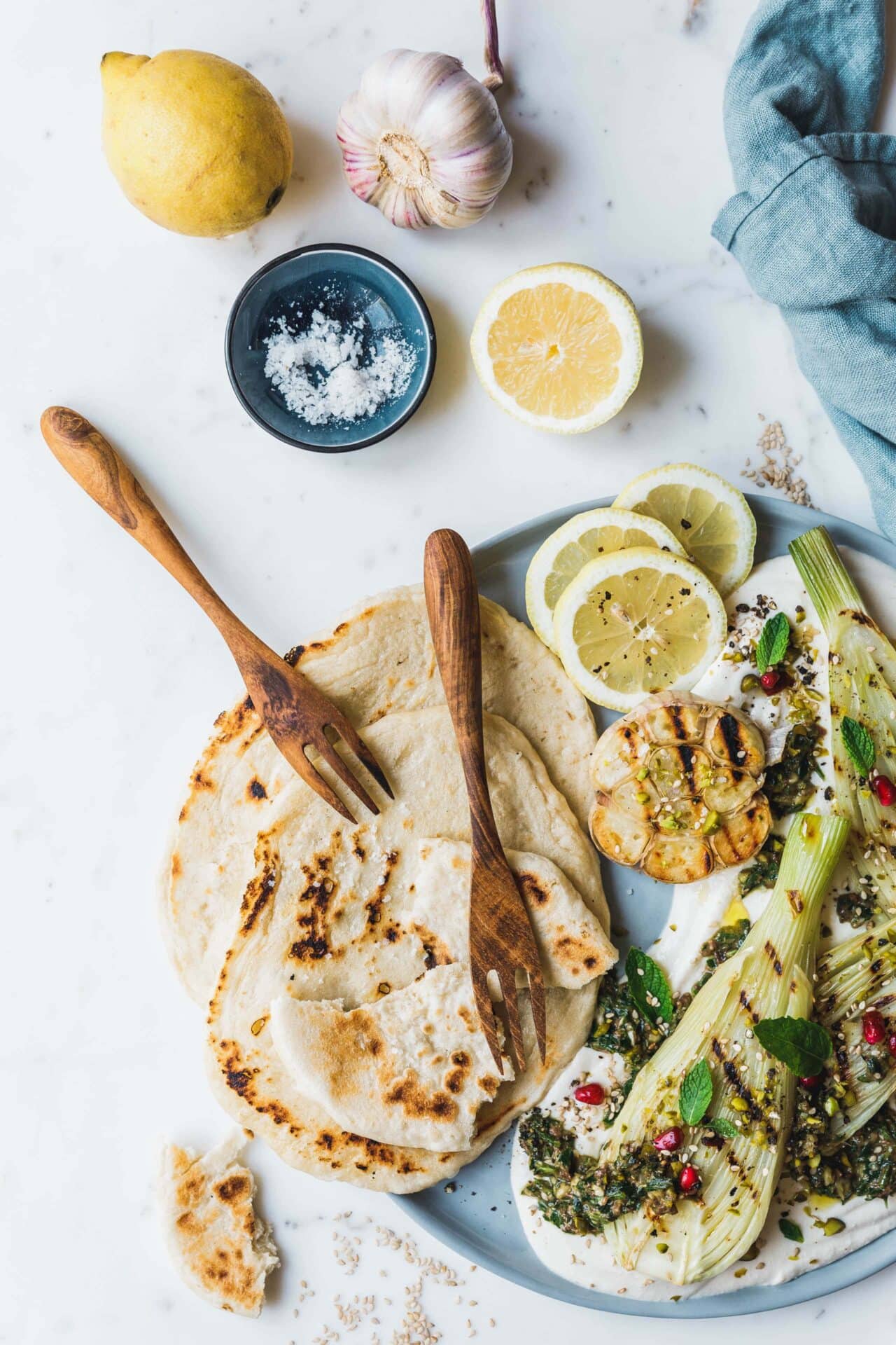 Gegrillter Fenchel mit Labneh und Oliven-Kräuter-Pesto · Eat this!