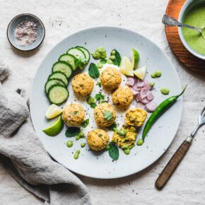 Masala Dal Vada – Indische Kichererbsenbällchen mit Minz-Chutney