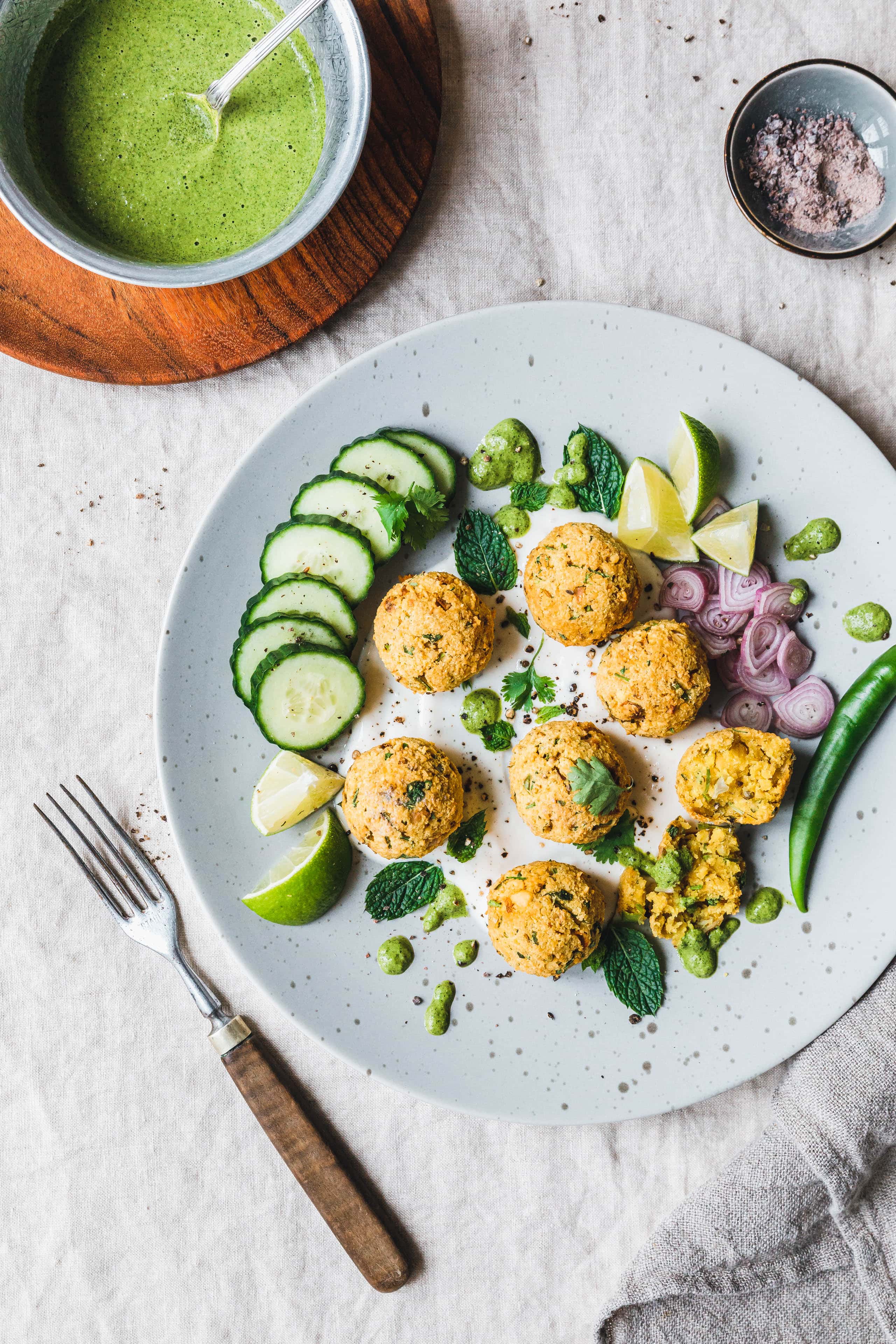 Masala Dal Vada – Indische Kichererbsenbällchen mit Minz-Chutney · Eat ... Masala Dal Vada – Indische Kichererbsenbällchen mit Minz-Chutney · Eat ...