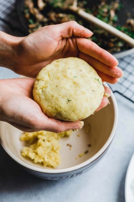 Knusprige Potato Cakes mit Pilzfüllung & frischem Dill