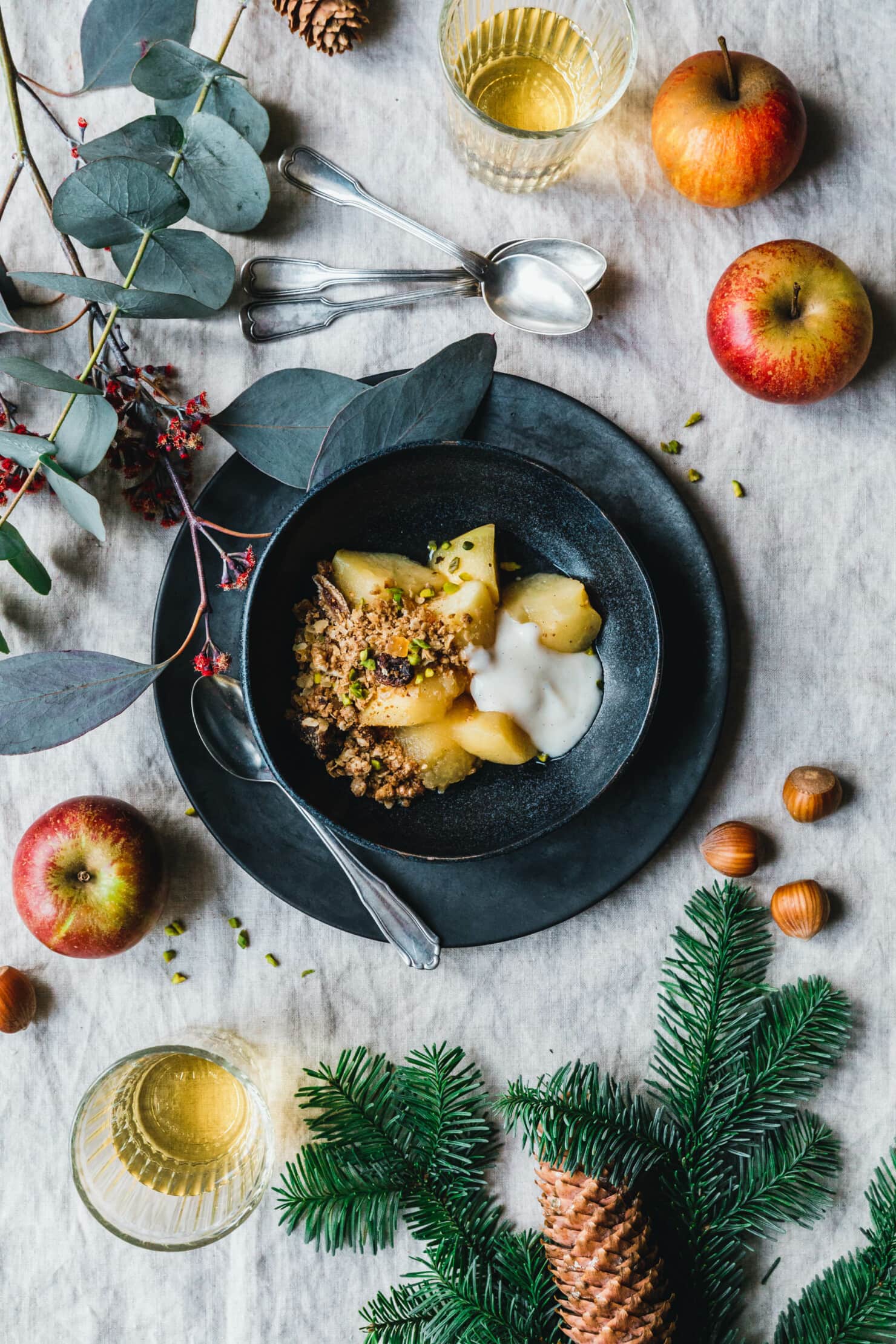 In Cider geschmorte Äpfel mit Früchtebrot-Crumble · Eat this!