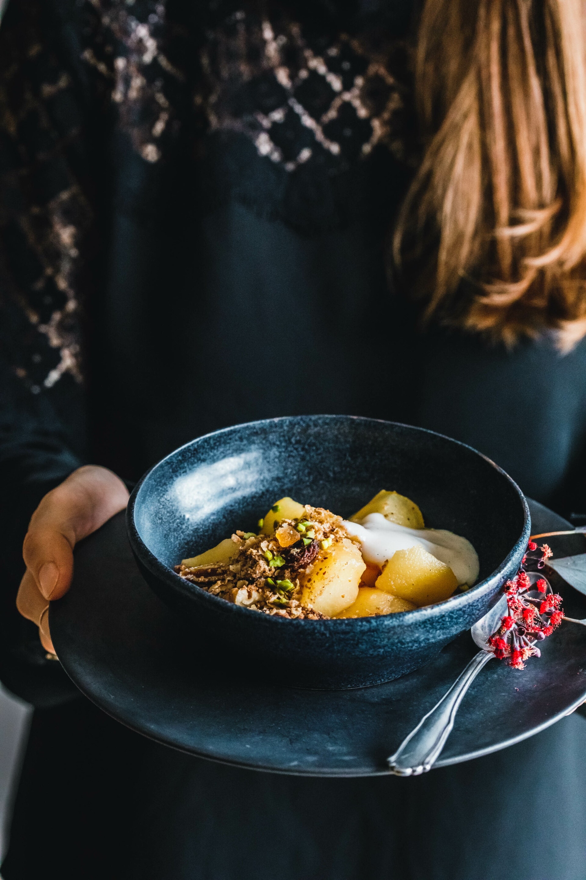 In Cider geschmorte Äpfel mit Früchtebrot-Crumble · Eat this!