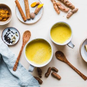 Goldene Milch mit selbstgmachter Kurkumapaste