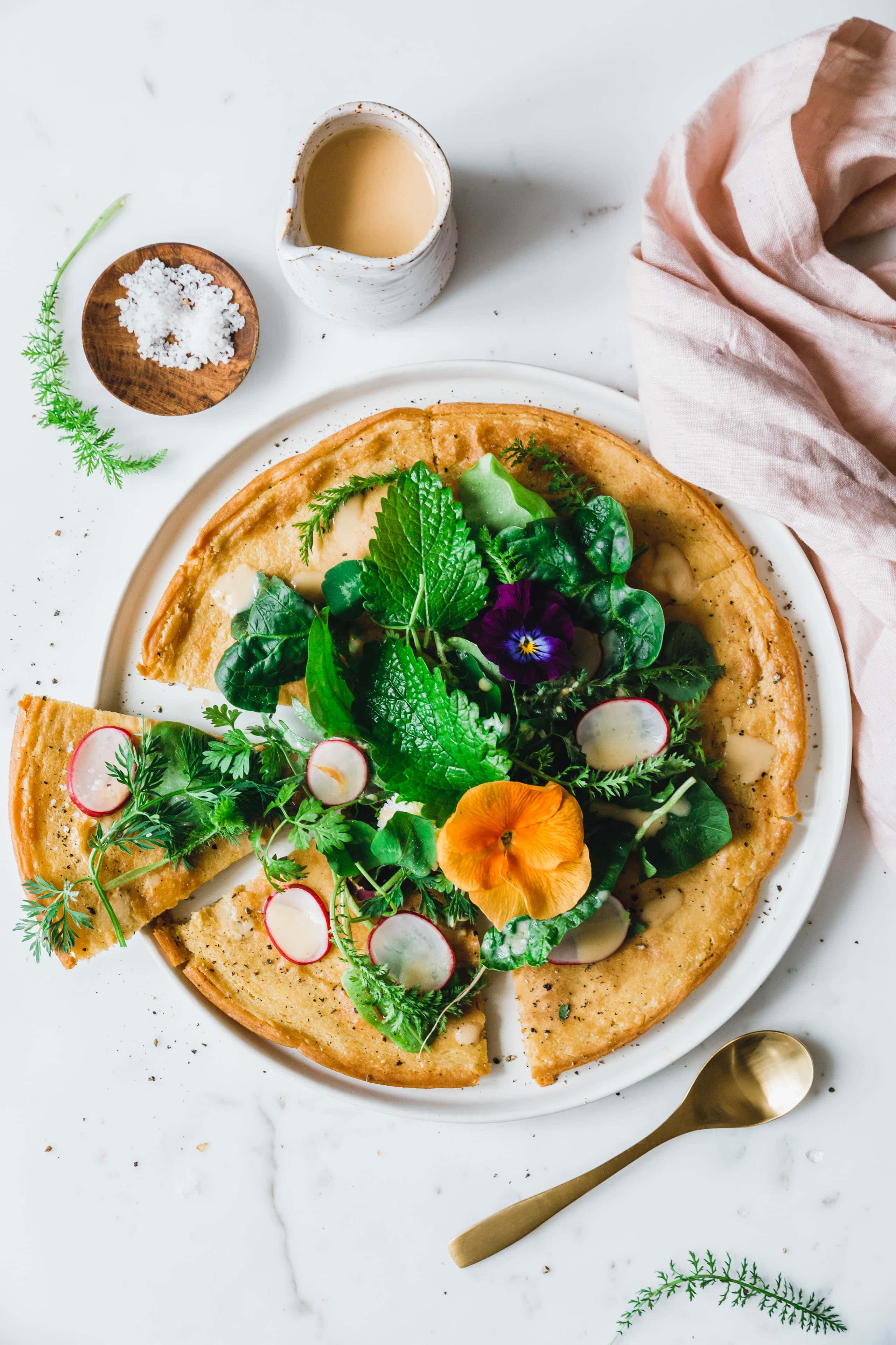 Socca mit Frühlingssalat &amp; Orangen-Vinaigrette · Eat this!