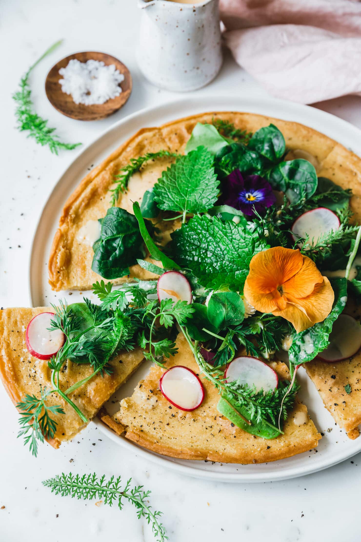 Socca mit Frühlingssalat &amp; Orangen-Vinaigrette · Eat this!