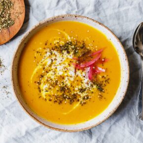 Karottensuppe mit weißen Bohnen & Zatar