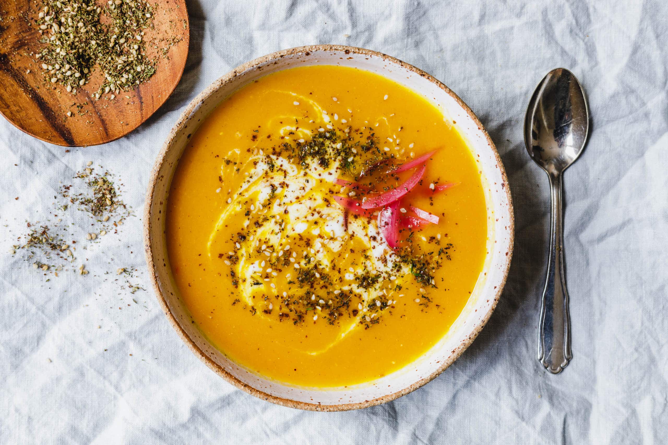 Karottensuppe mit weißen Bohnen & Zatar · Eat this! Foodblog • Vegane Rezepte • Stories 