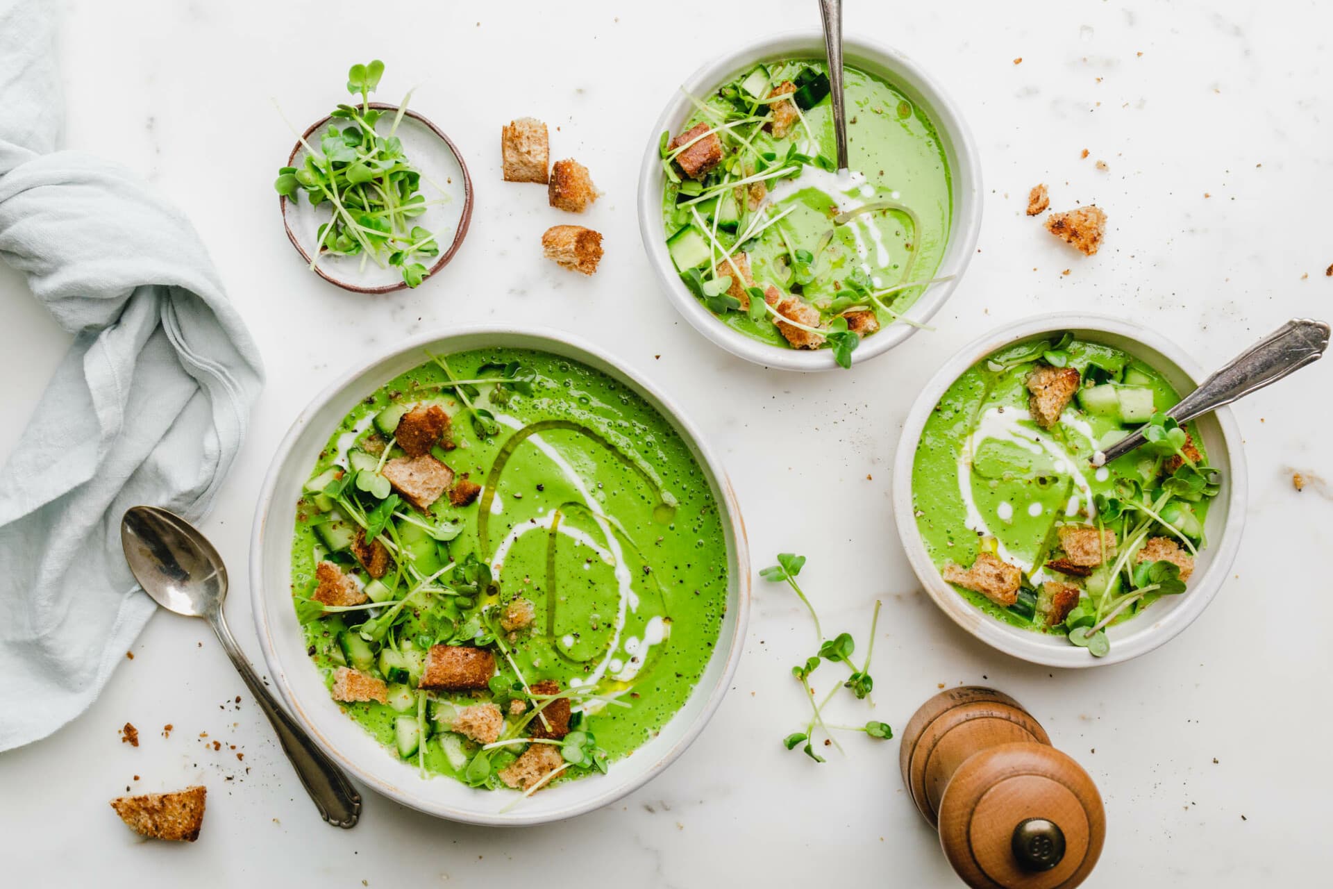 Grüne Gazpacho mit Erbsen &amp; Microgreens · Eat this! Veganes Foodblog ...
