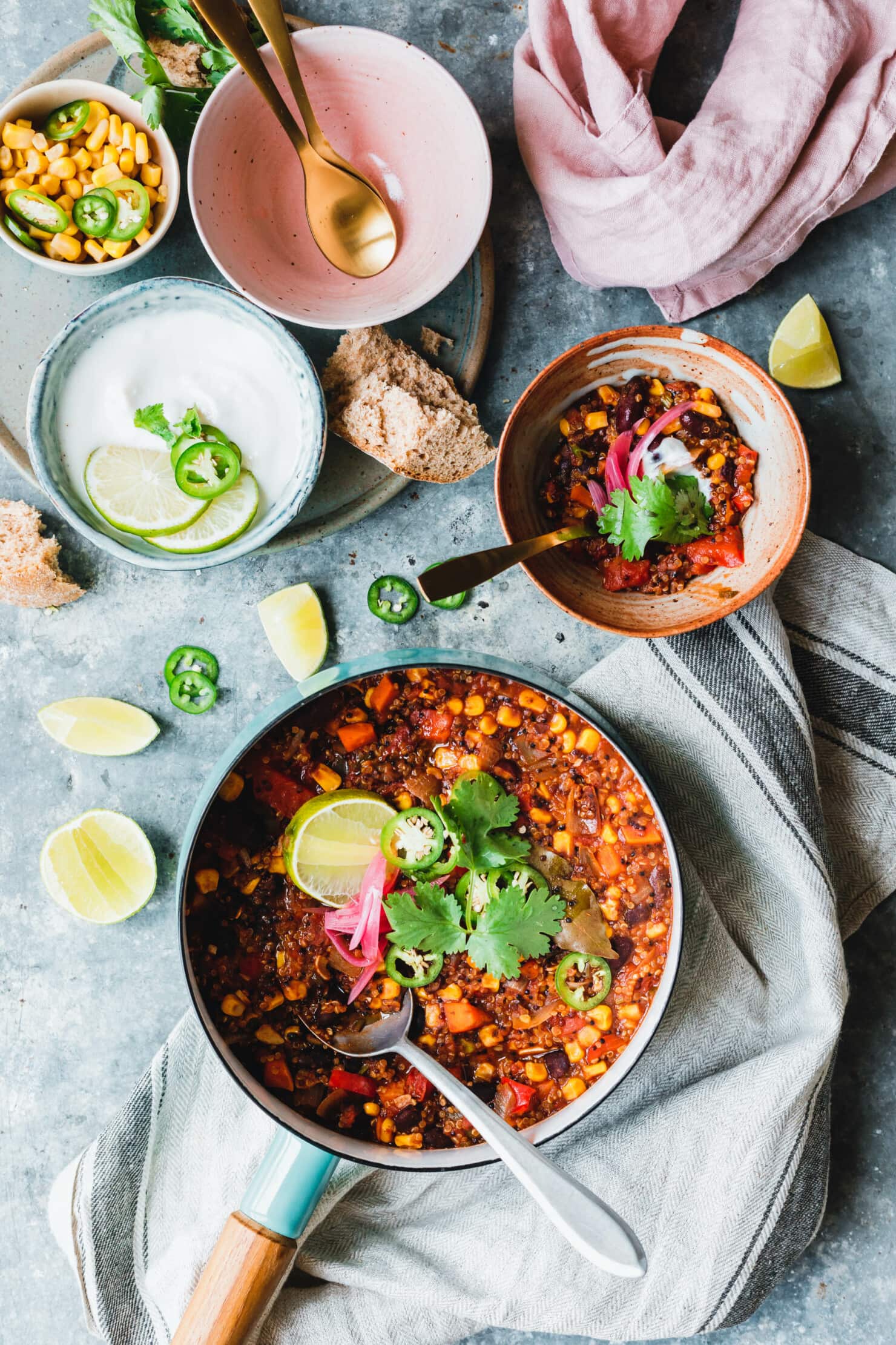 Schnelles One Pot Quinoa Chili · Eat this! Vegane Rezepte