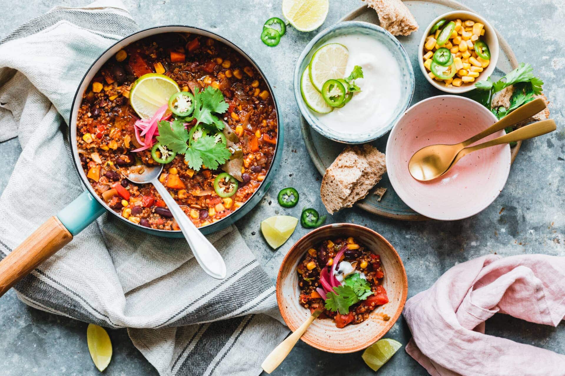Schnelles One Pot Quinoa Chili · Eat this! Vegane Rezepte