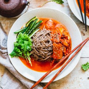 Kalte Kimchi-Nudeln – Bibim Guksu