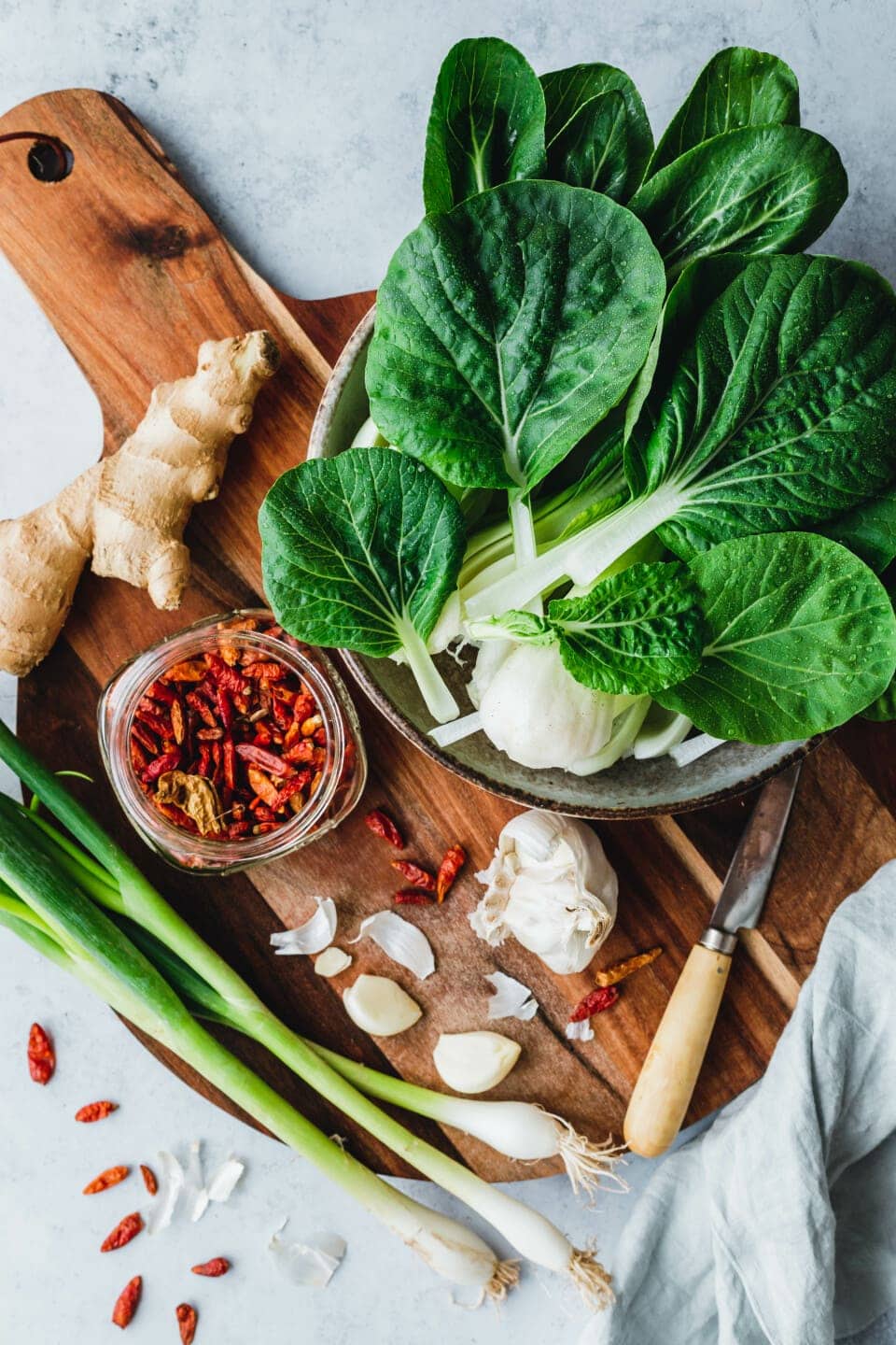 Gedämpfter Pak Choi mit Knoblauch-Ingwer-Sauce · Eat this! Food Blog