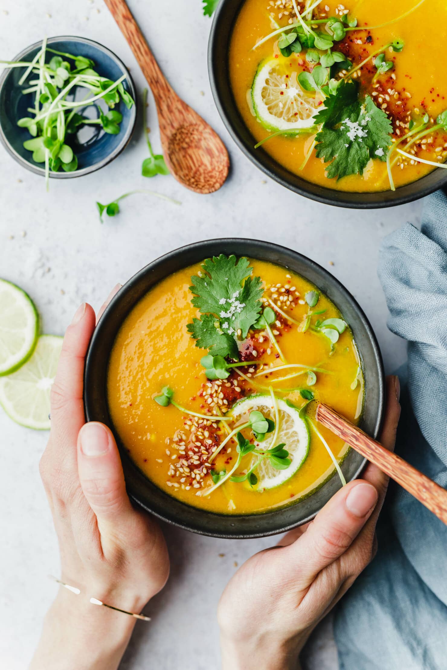 Thai-Karotten-Kokos-Kürbissuppe mit Microgreens · Eat this! Food Blog