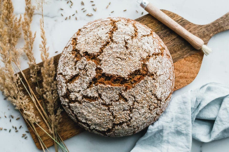 Saftiges Karottenbrot mit Saaten · Eat this! Veganes Foodblog seit 2011