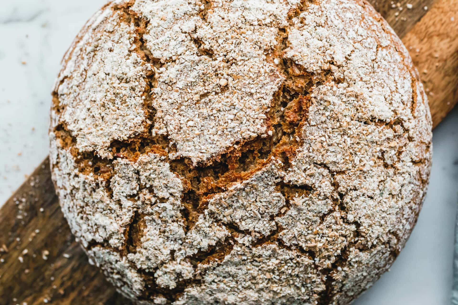 Vollkornbrot mit frisch gemahlenem Roggen &amp; Weizen · Eat this! Foodblog