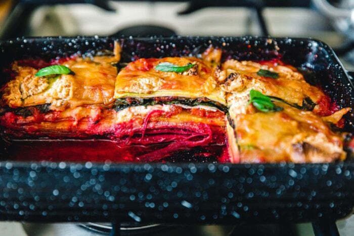 Sommerliche Regenbogen-Gemüselasagne