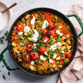 Einfacher Gemüsereis aus dem Ofen