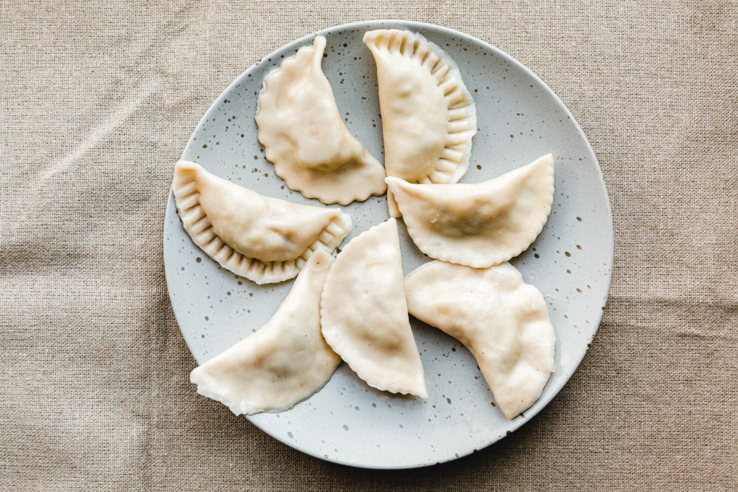 Vegane Piroggen mit Kartoffeln, Sauerkraut und Pilzen · Eat this ... Vegane Piroggen mit Kartoffeln, Sauerkraut und Pilzen · Eat this ...