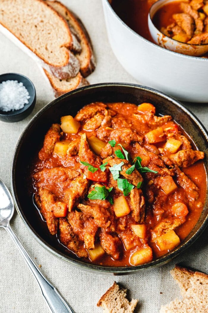 Deftige vegane Gulaschsuppe