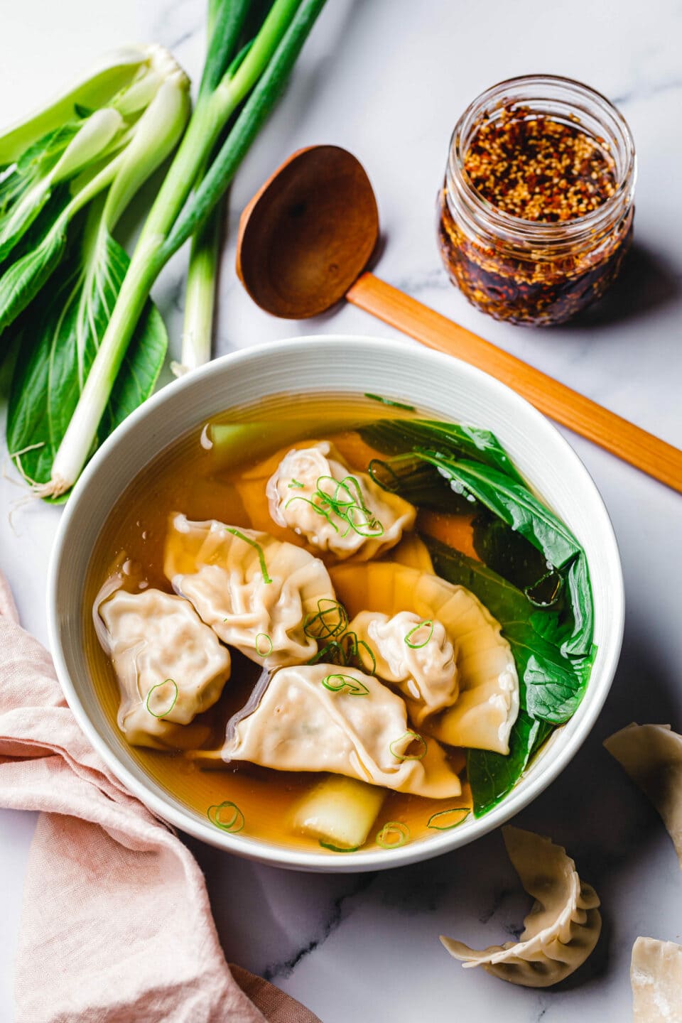 Einfache vegane Wan Tan Suppe