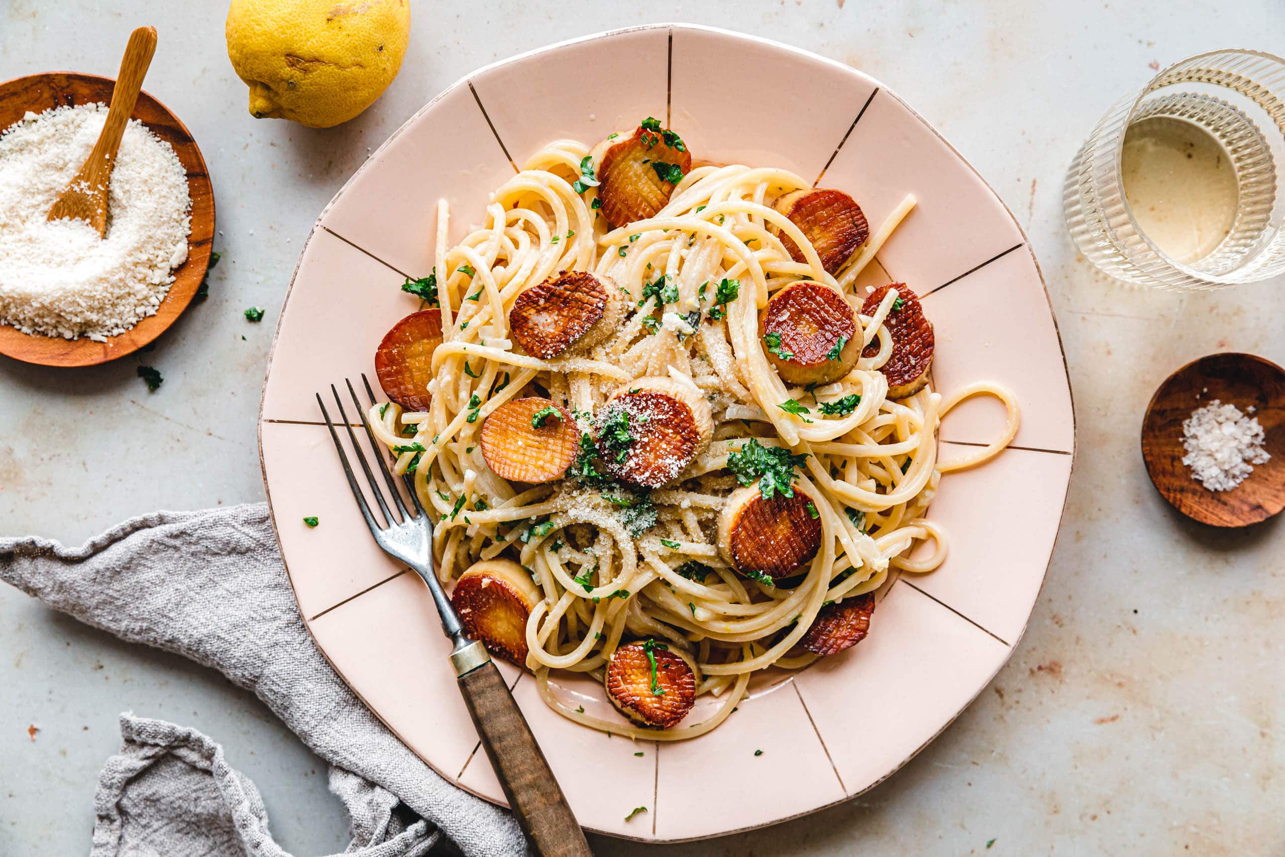 Spaghetti mit Zitronen-Knoblauch-Sauce & Pilz-Scallops